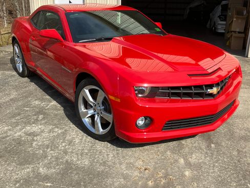 Used 2010 Chevrolet Camaro SS RWD image 2