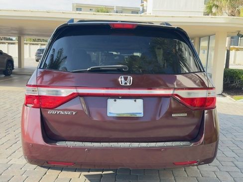 Used 2012 Honda Odyssey Touring Elite image 4