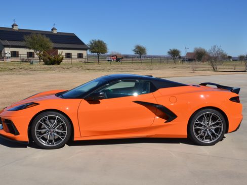 Used 2024 Chevrolet Corvette Stingray Premium Conv w/ Z51 Performance Package image 2