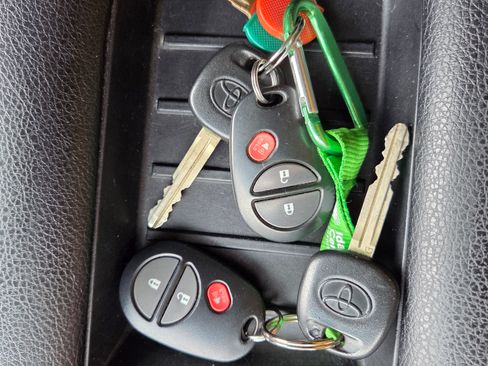 Used 2017 Toyota Tundra SR5 w/ TRD Off Road Package image 13