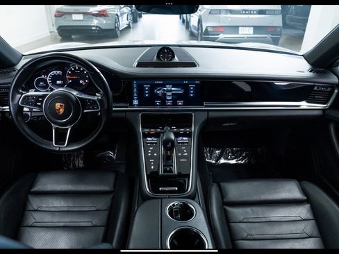 Used 2018 Porsche Panamera image 9