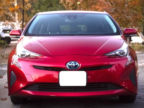 Used 2017 Toyota Prius Four w/ Carpet Mat Package image 4