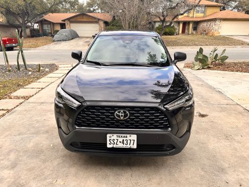 Used 2023 Toyota Corolla Cross L image 2