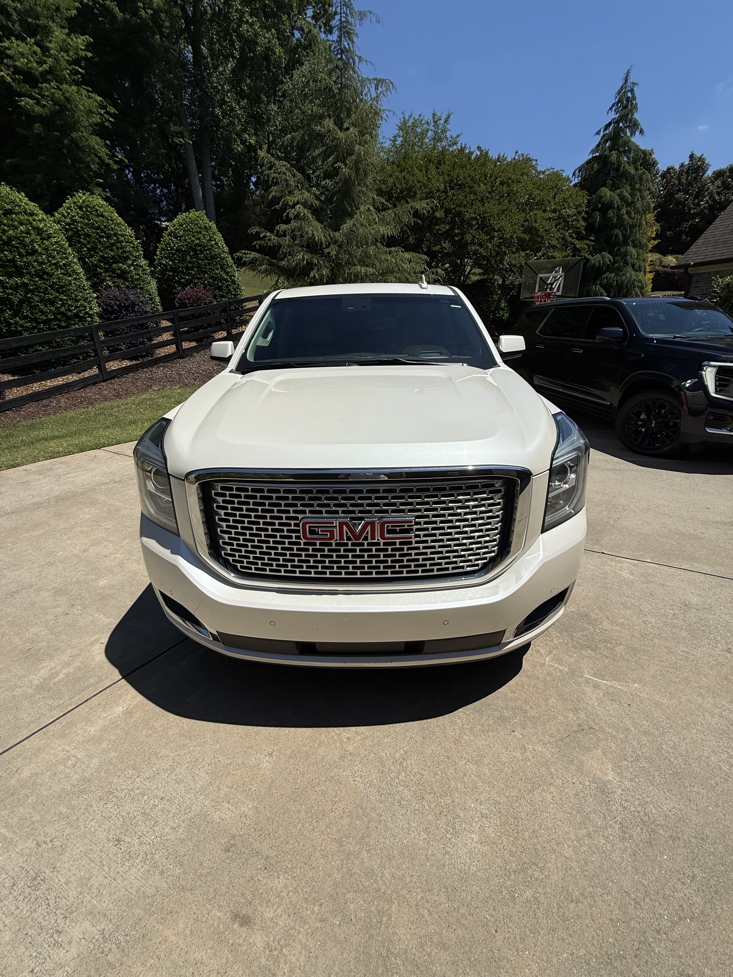 Used 2015 GMC Yukon Denali w/ Premium Package AWD/4WD image 28