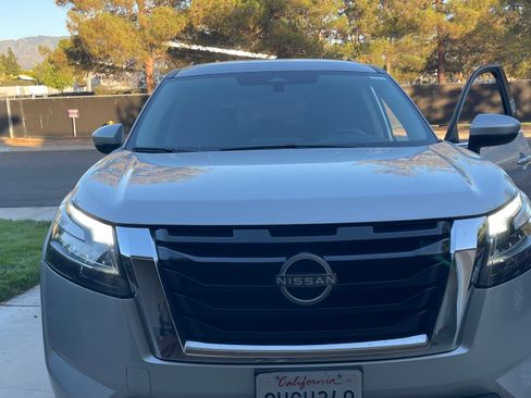 Used 2022 Nissan Pathfinder SV AWD/4WD image 1