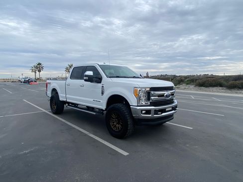 Used 2017 Ford F250 XLT w/ XLT Premium Package image 1