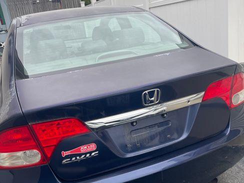 Used 2010 Honda Civic DX-VP image 2