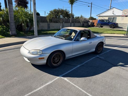 Used 1999 MAZDA MX-5 Miata image 1