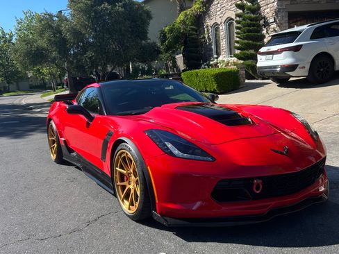 Used 2015 Chevrolet Corvette Z06 w/ 2LZ Preferred Equipment Group image 17