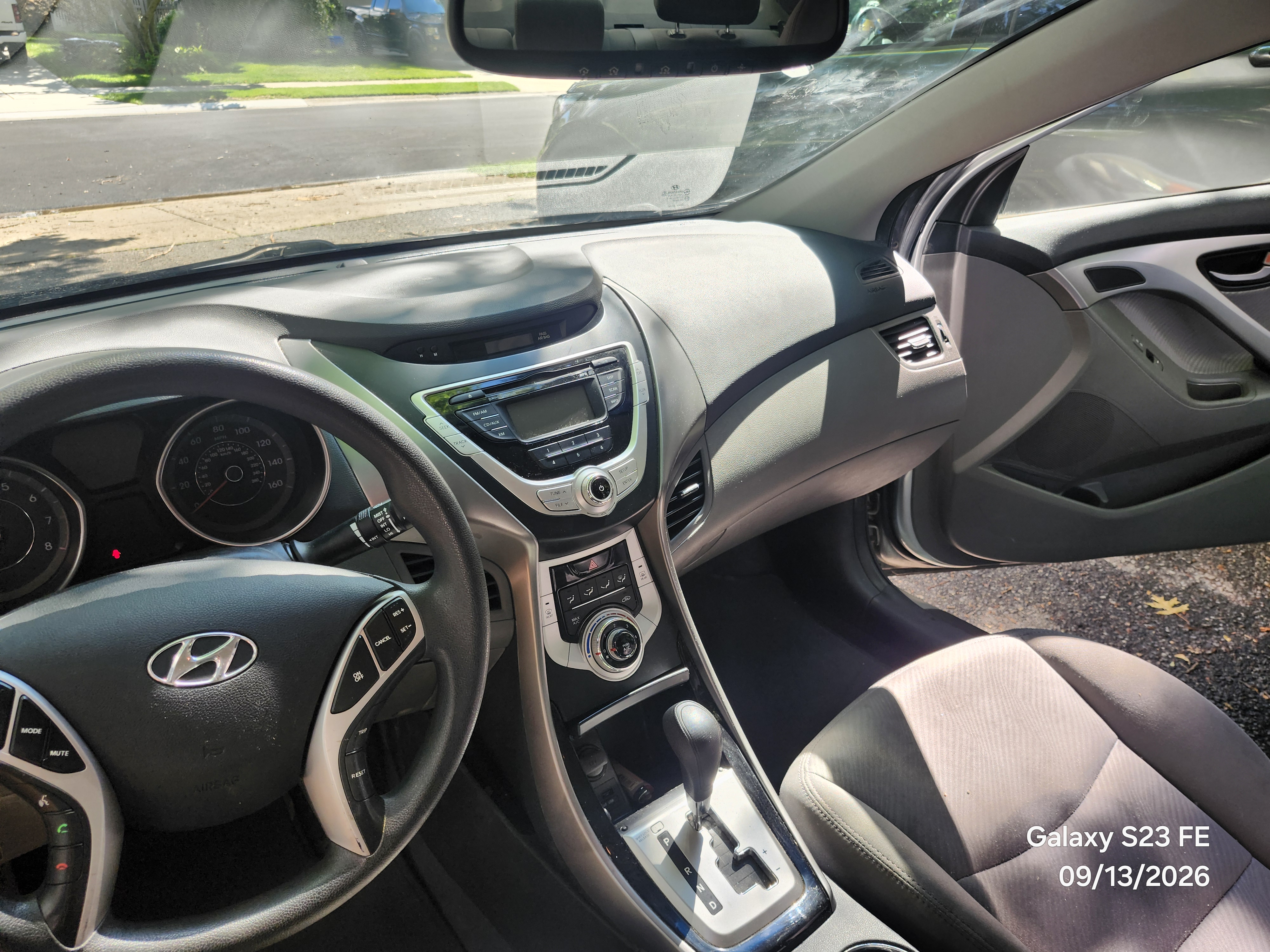 Used 2012 Hyundai Elantra GLS w/ Preferred Pkg 3 FWD image 9