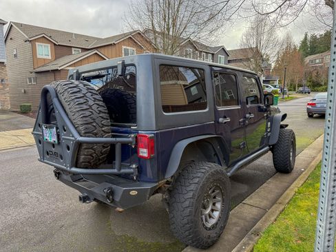 Used 2013 Jeep Wrangler Unlimited Sahara image 6