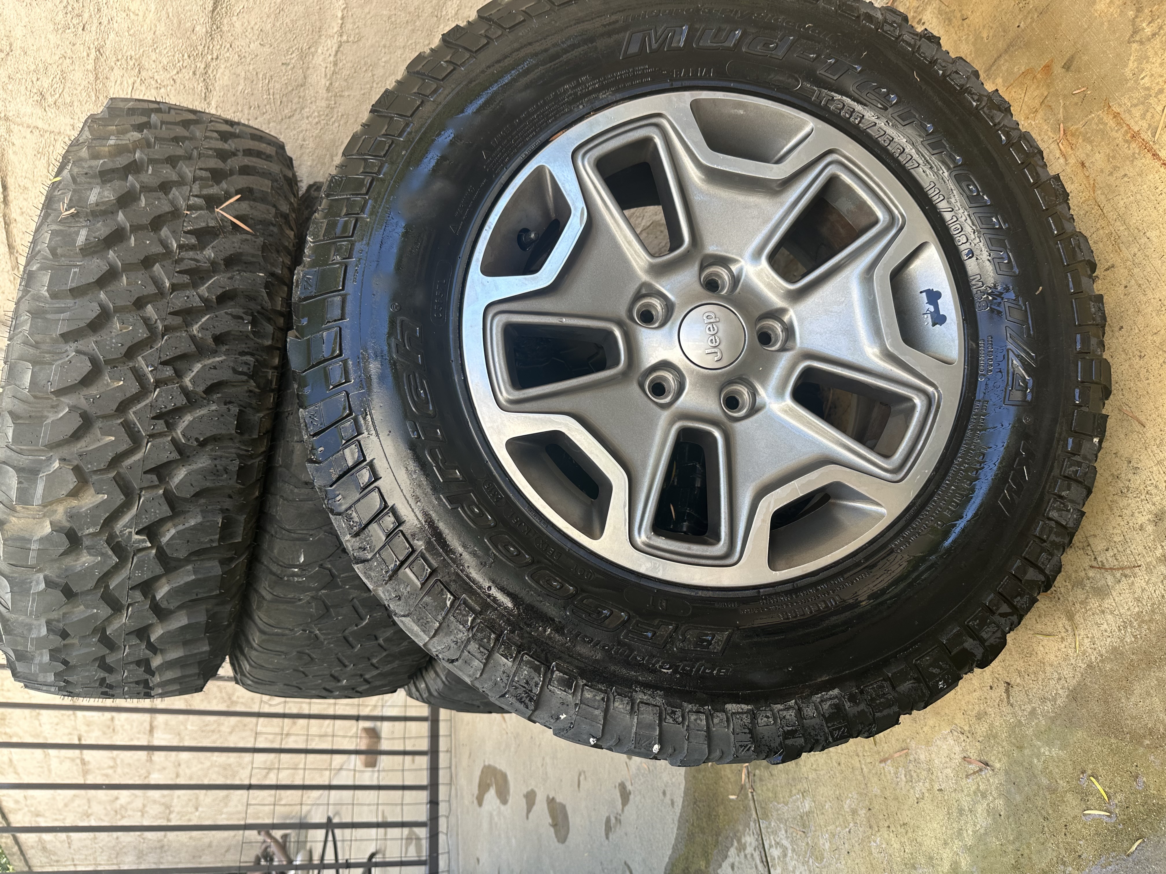 Used 2015 Jeep Wrangler Unlimited Rubicon w/ Connectivity Group AWD/4WD image 20