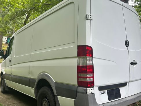 Used 2016 Mercedes-Benz Sprinter 2500 image 6