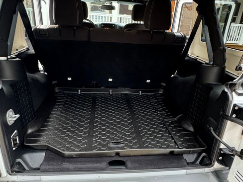 Used 2017 Jeep Wrangler Unlimited Sahara w/ Connectivity Group image 18