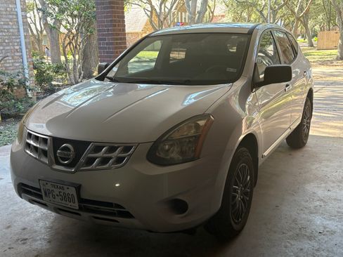 Used 2015 Nissan Rogue S image 2