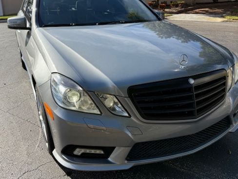 Used 2011 Mercedes-Benz E 550 Sedan image 4