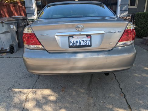 Used 2005 Toyota Camry XLE image 2