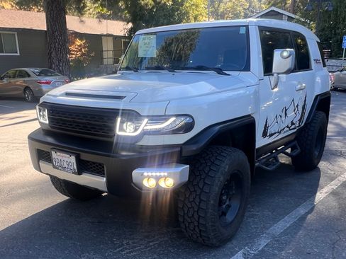 Used 2011 Toyota FJ Cruiser 4WD image 11
