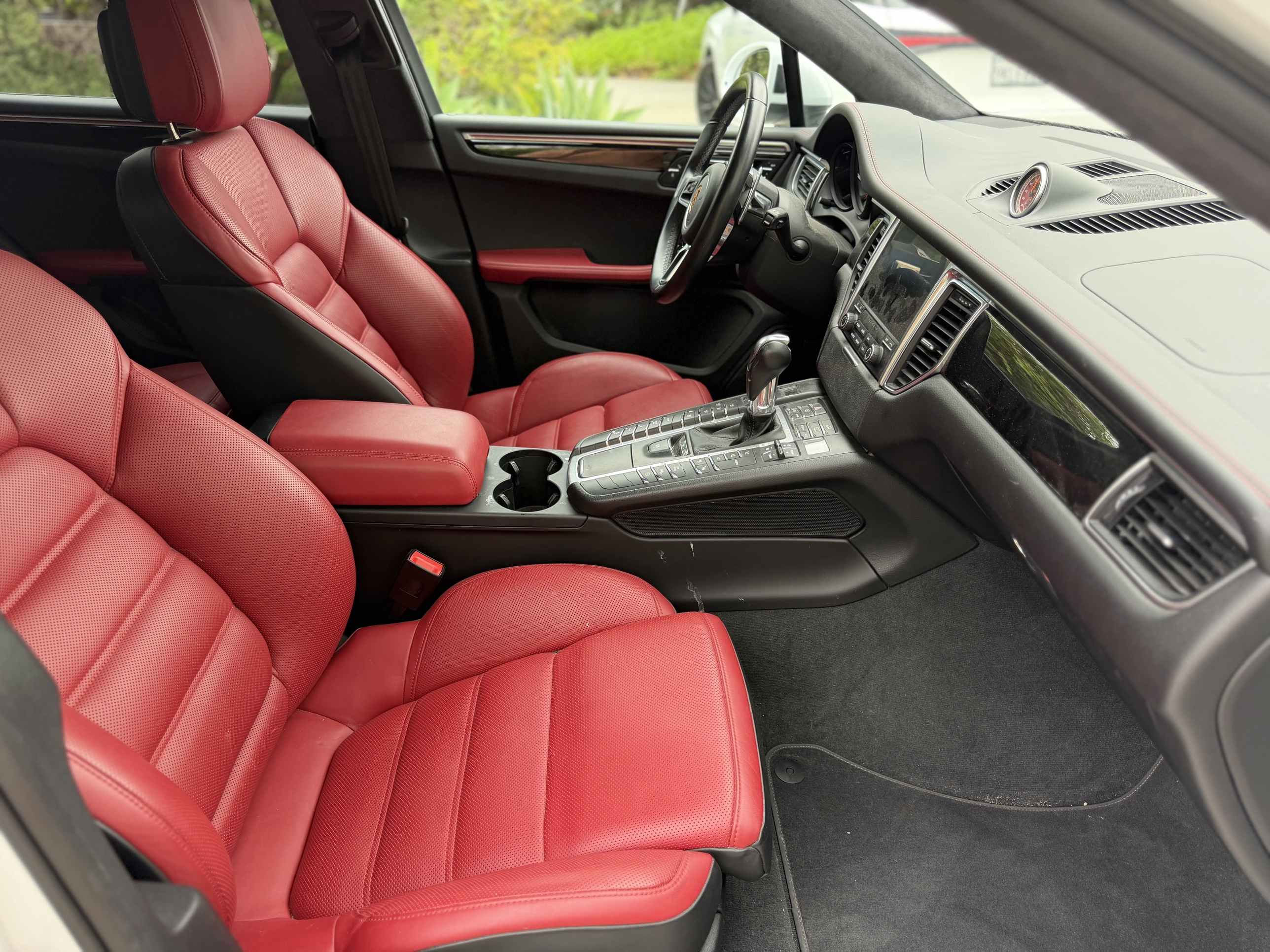 Used 2018 Porsche Macan Turbo AWD/4WD image 13