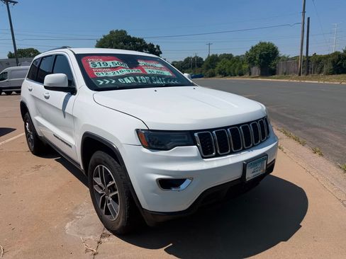 Used 2020 Jeep Grand Cherokee Laredo w/ Security & Convenience Group AWD/4WD image 1
