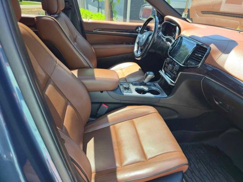 Used 2021 Jeep Grand Cherokee Overland AWD/4WD image 2