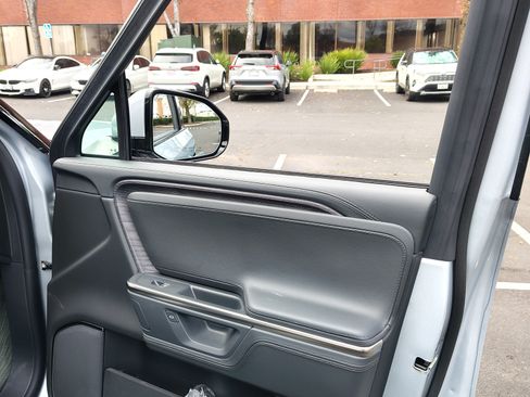 Used 2025 Rivian R1T Adventure image 20