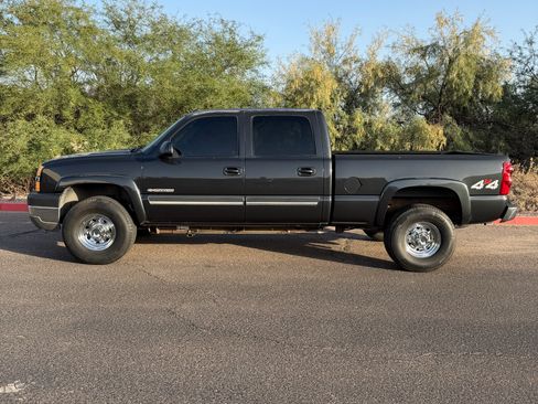 Used 2003 Chevrolet Silverado 2500 LT w/ Skid Plate Package AWD/4WD image 1