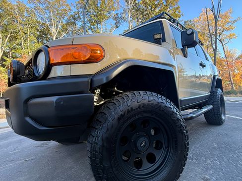 Used 2013 Toyota FJ Cruiser 4WD image 2