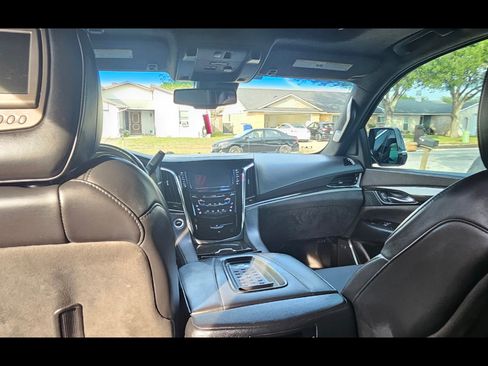 Used 2016 Cadillac Escalade Platinum AWD/4WD image 12