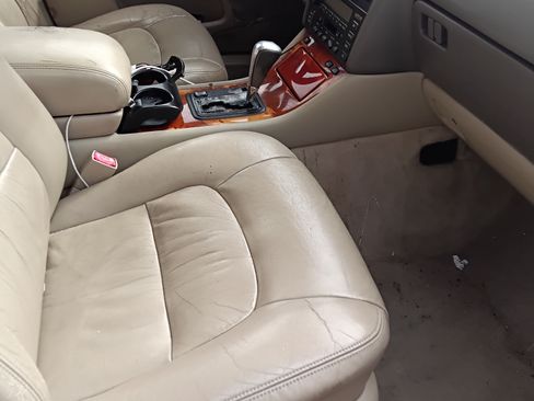 Used 2000 Lexus LS 400 image 2