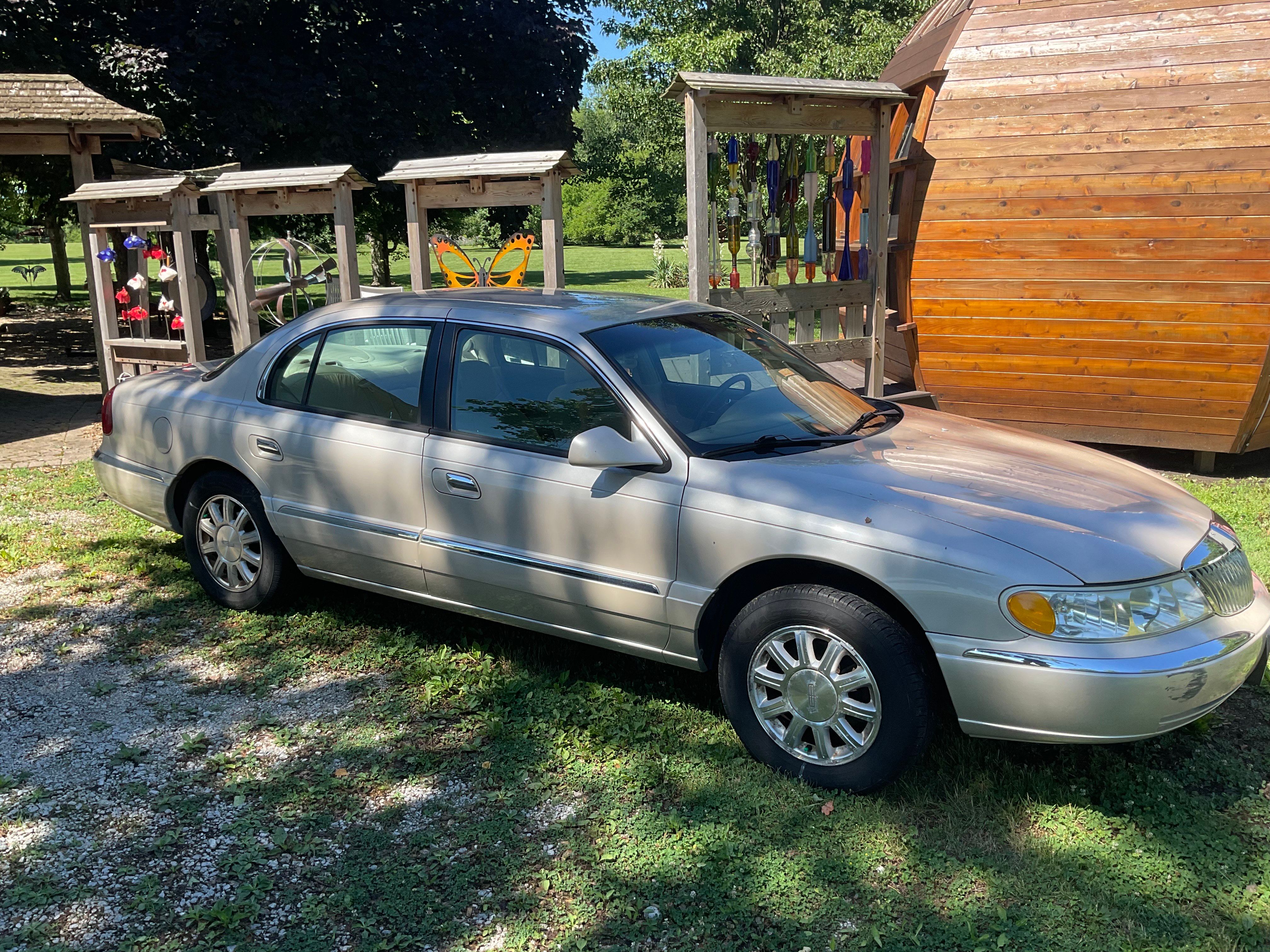 Used 2000 Lincoln Continental FWD image 1