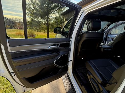 Used 2024 Jeep Wagoneer Series II w/ Convenience Group I image 25