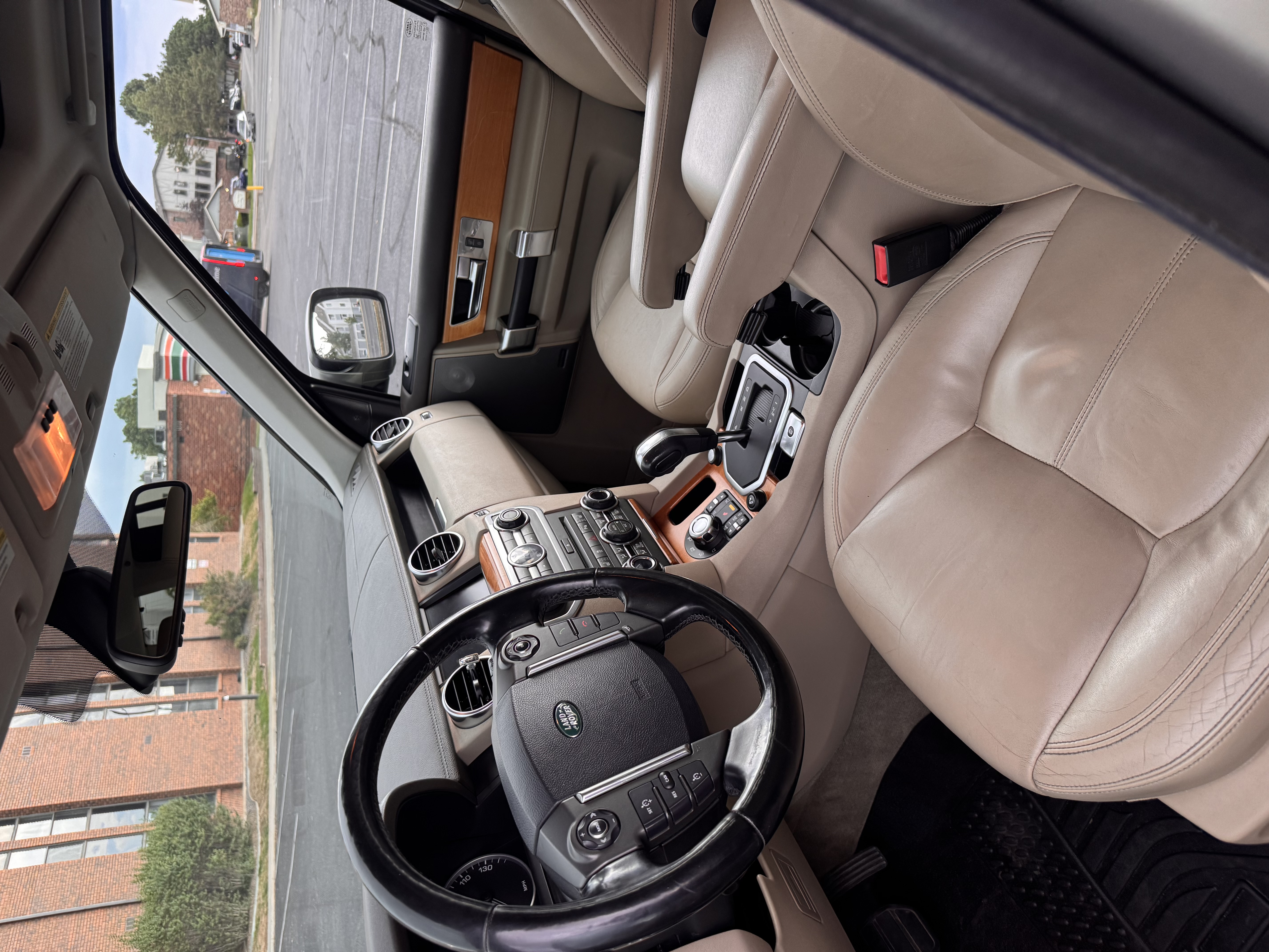 Used 2011 Land Rover LR4 HSE LUX AWD/4WD image 4