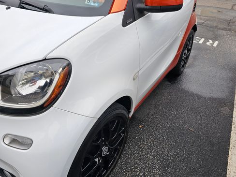 Used 2016 smart fortwo passion image 18