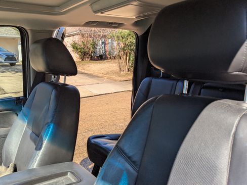 Used 2013 Chevrolet Avalanche LTZ image 9