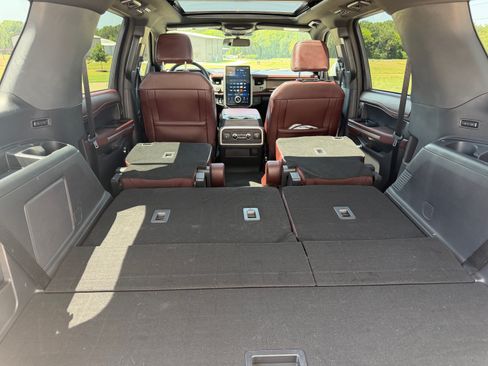 Used 2024 Ford Expedition Limited RWD image 9