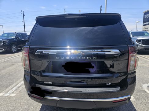 Used 2024 Chevrolet Suburban LT w/ LT Signature Plus Package RWD image 6