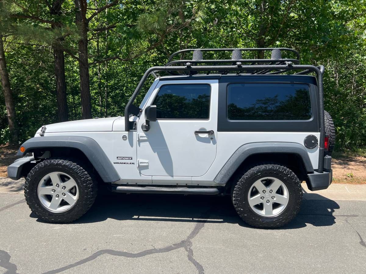 Used 2015 Jeep Wrangler Sport w/ Quick Order Package 24S AWD/4WD image 1