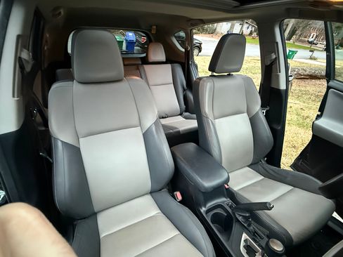 Used 2015 Toyota RAV4 Limited image 16