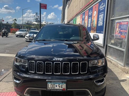 Used 2020 Jeep Grand Cherokee Limited AWD/4WD image 2