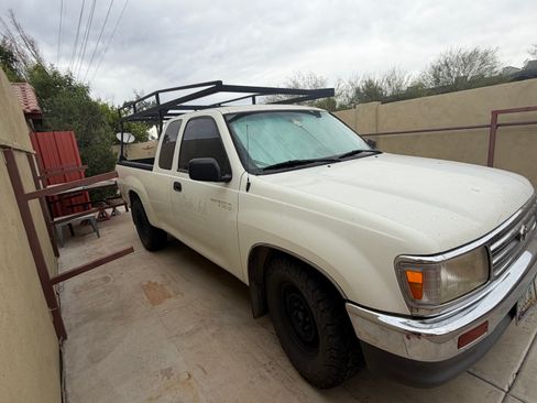 Used 1996 Toyota T100 SR5 image 1