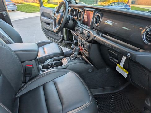 Used 2022 Jeep Wrangler Unlimited Rubicon w/ Xtreme Recon 35" Tire Package image 10