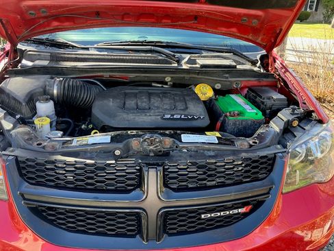 Used 2015 Dodge Grand Caravan SE image 12