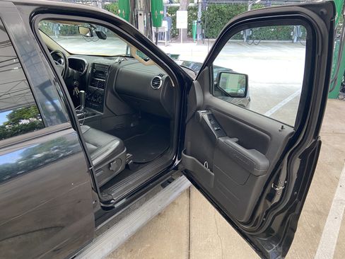 Used 2010 Ford Explorer XLT image 15