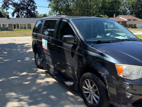 Used 2014 Dodge Grand Caravan SXT FWD image 6