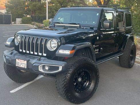 Used 2019 Jeep Wrangler Unlimited Sahara image 1