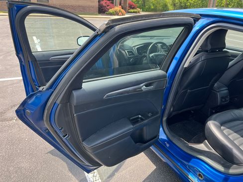 Used 2017 Ford Fusion SE w/ Fusion SE Technology Package FWD image 14