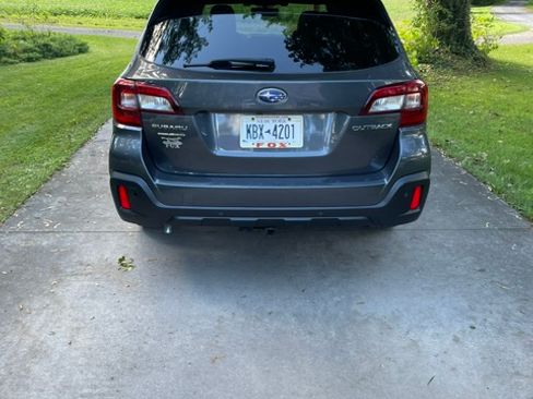 Used 2018 Subaru Outback 2.5i Limited AWD/4WD image 4