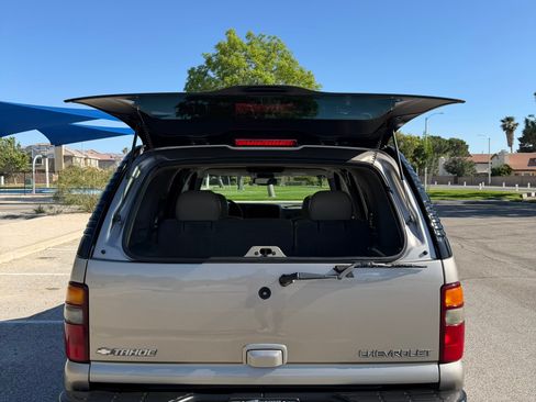 Used 2002 Chevrolet Tahoe LT RWD image 9