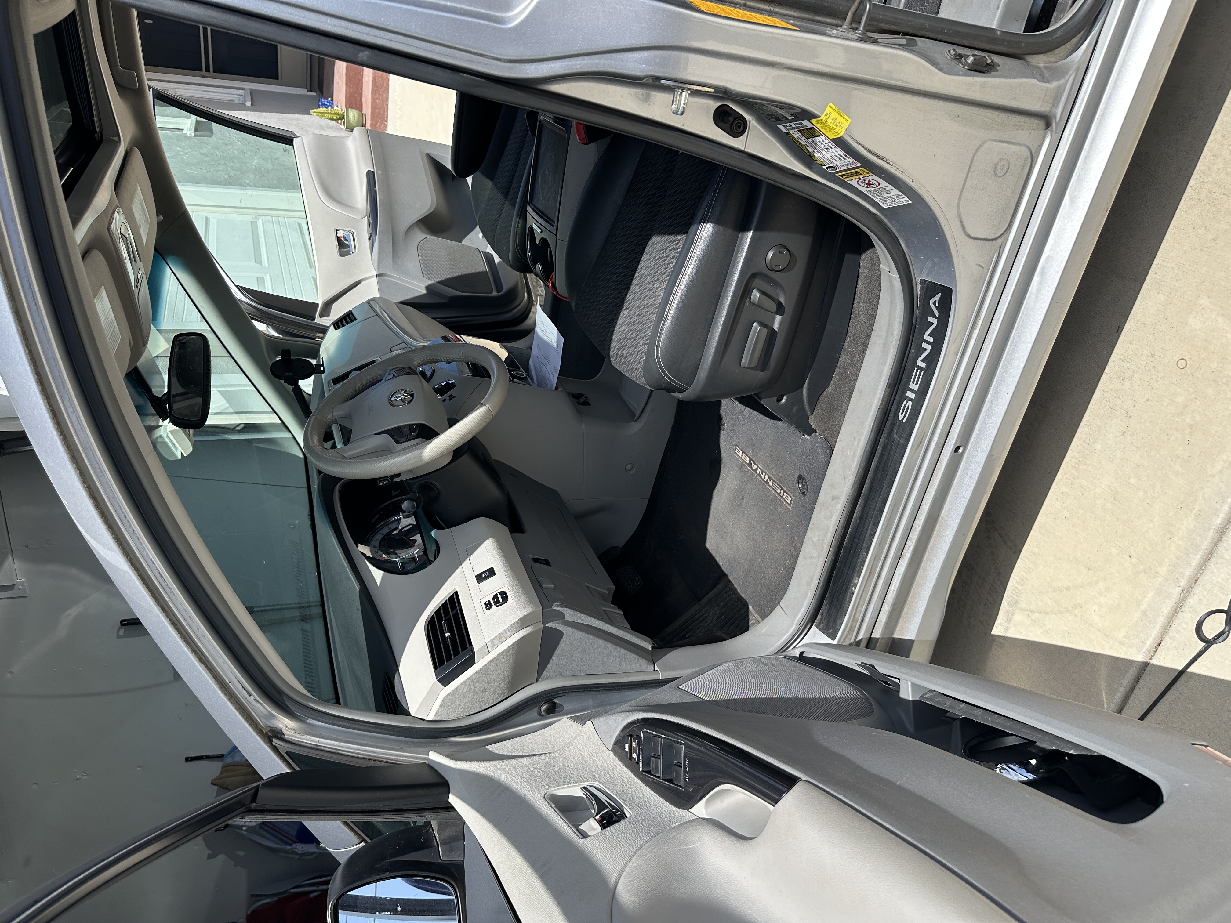 Used 2013 Toyota Sienna SE FWD image 12